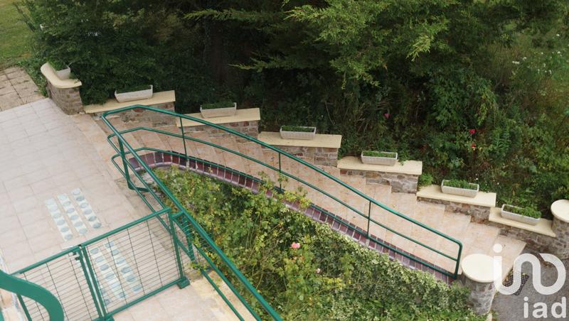 Maison - 275 m² - 13 pièces