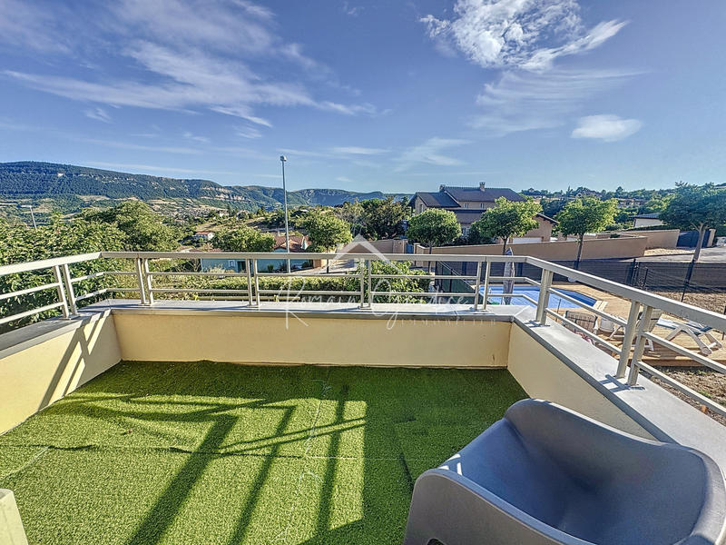 Maison - 98 m² - 4 pièces