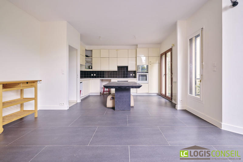 Maison contemporaine - 201 m² - 9 pièces