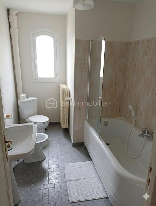 Maison traditionnelle - 194 m² - 7 pièces