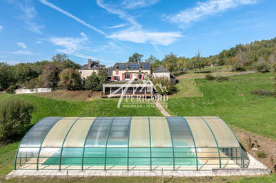 Maison - 984 m² - 30 pièces