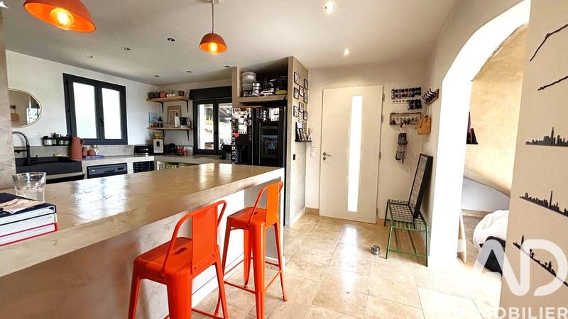 Maison - 205 m² - 7 pièces