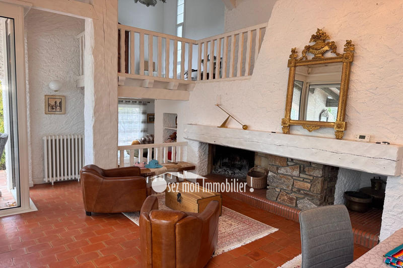 Maison - 220 m² - 7 pièces