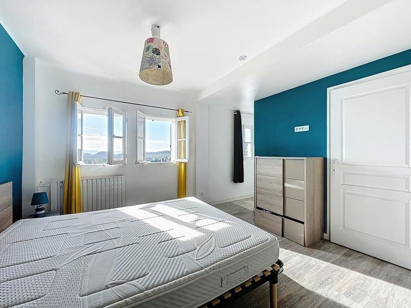 Mas - 350 m² - 6 pièces