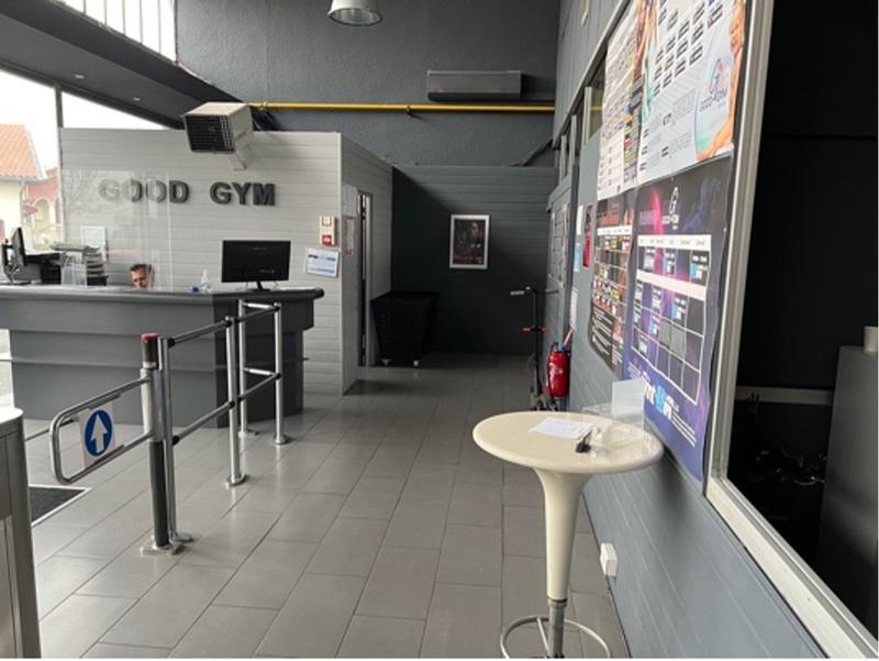 Local commercial - 1 221 m² - 8 pièces