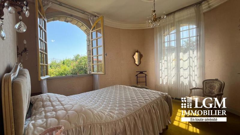 Maison - 210 m² - 8 pièces