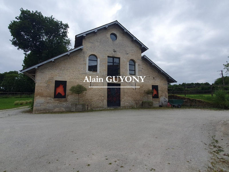 Maison - 714 m² - 21 pièces