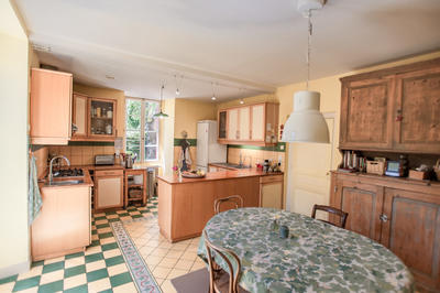 Maison - 300 m² - 9 pièces