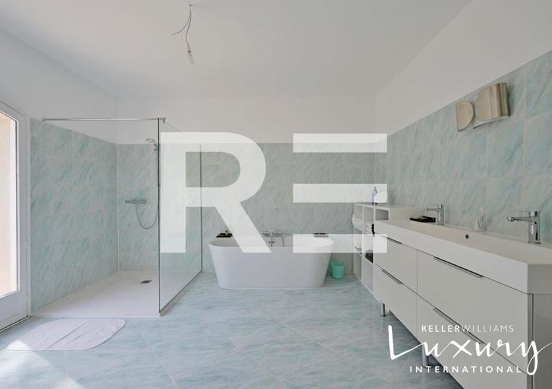 Propriété - 310 m² - 7 pièces