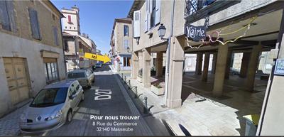 Les Pieds Sous la Table