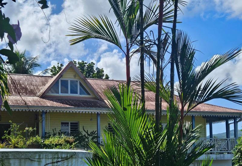 Maison - 221 m² - 8 pièces