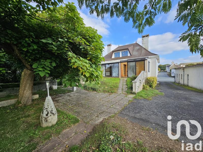 Maison - 220 m² - 14 pièces