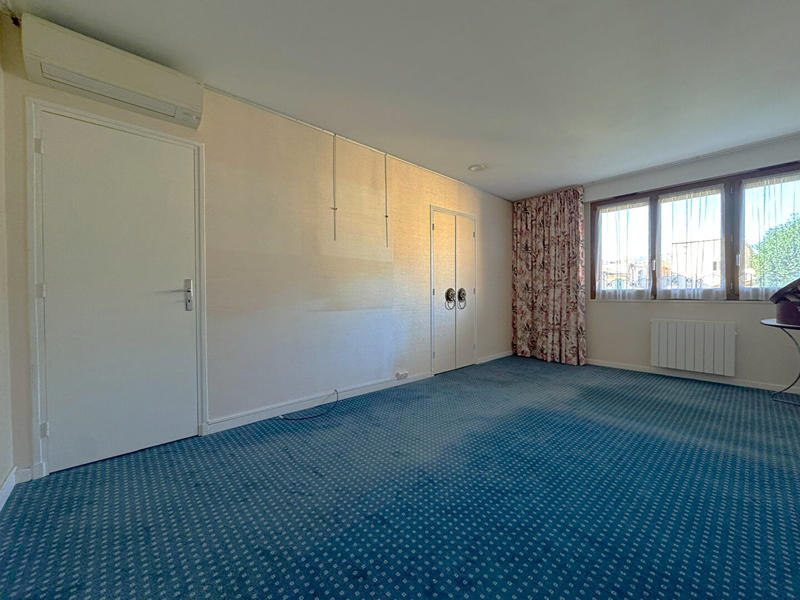 Maison - 274 m² - 10 pièces