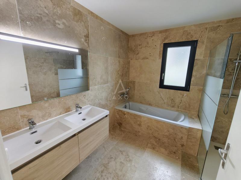 Pavillon - 138 m² - 7 pièces