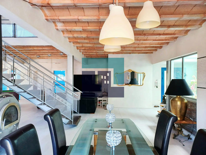 Villa - 256 m² - 4 pièces