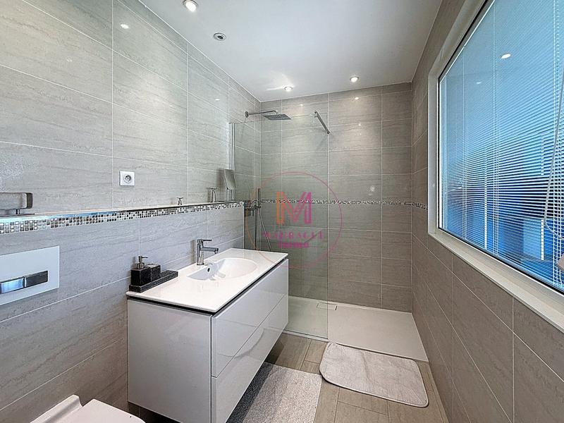 Maison - 216 m² - 6 pièces