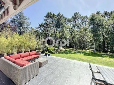 Villa - 270 m² - 8 pièces