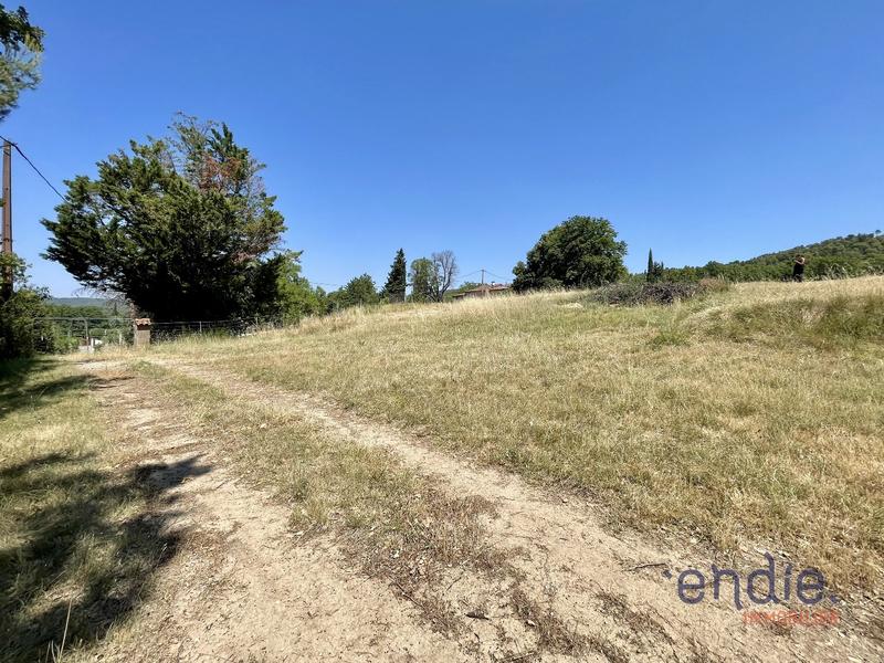 Terrain constructible - 1 730 m²