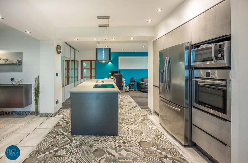 Maison - 180 m² - 8 pièces