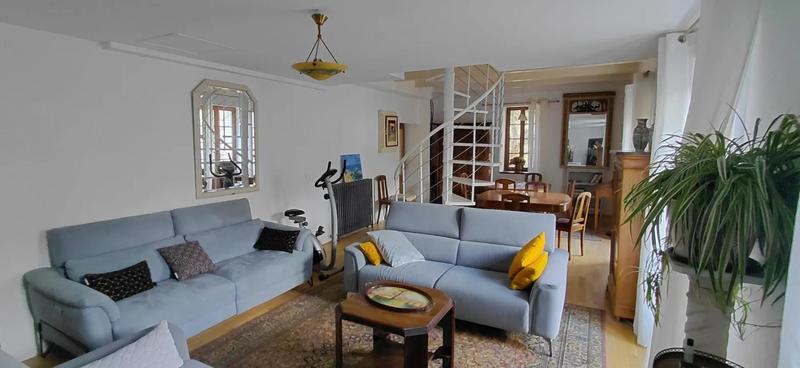 Maison - 280 m² - 9 pièces