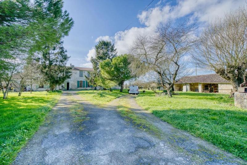 Maison - 400 m² - 6 pièces