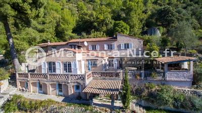 Maison - 285 m² - 10 pièces