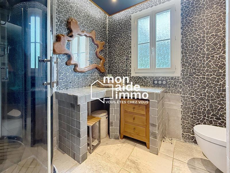 Maison - 220 m² - 6 pièces