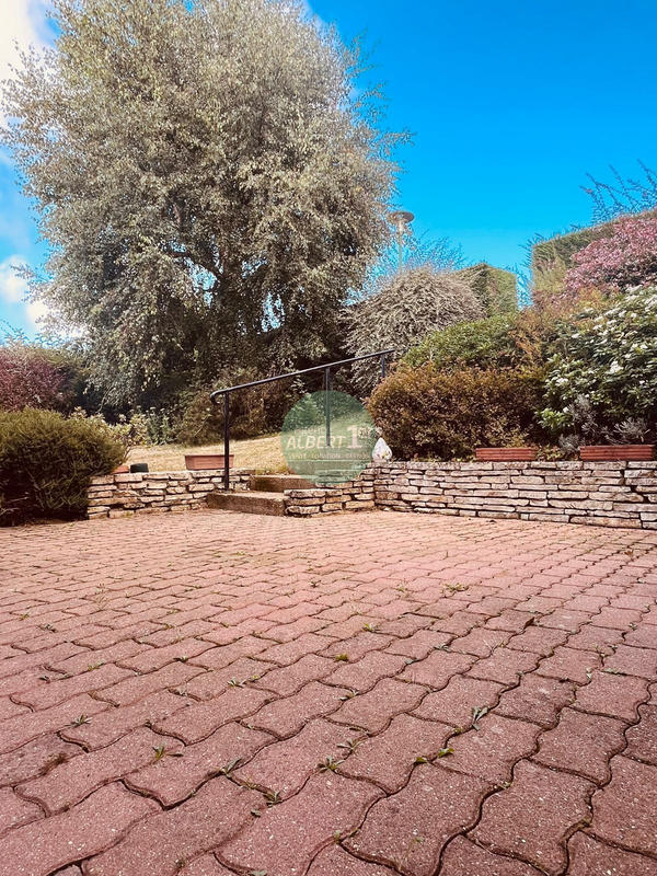 Maison traditionnelle - 95 m² - 4 pièces