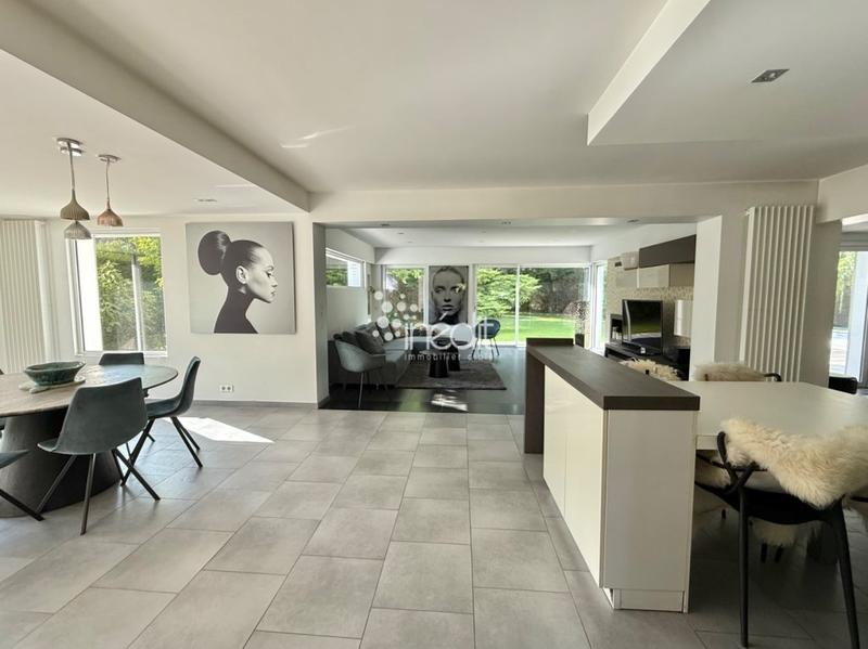 Maison - 180 m² - 6 pièces