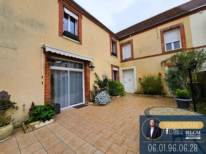 Maison - 470 m² - 18 pièces