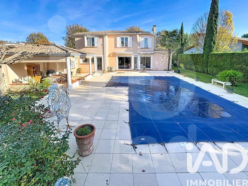 Maison - 211 m² - 7 pièces