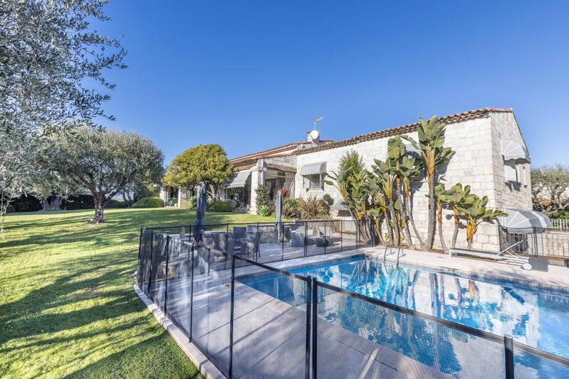 Villa - 360 m² - 8 pièces