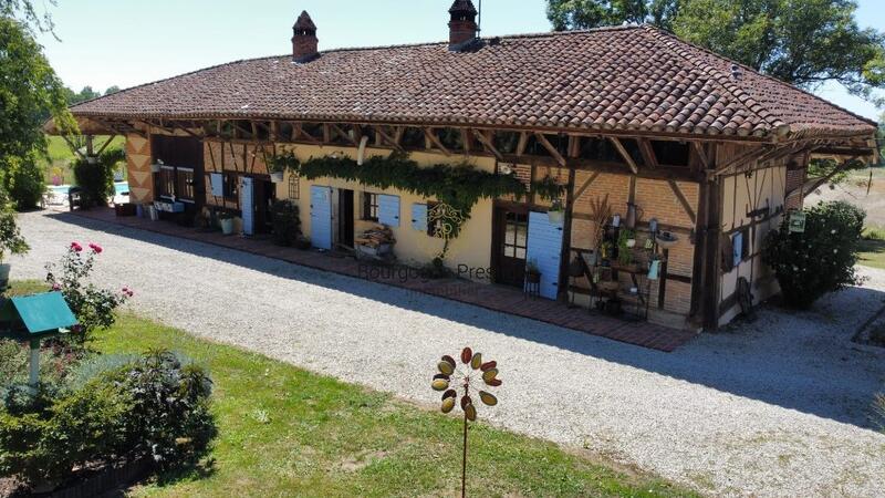 Propriété - 239 m² - 7 pièces