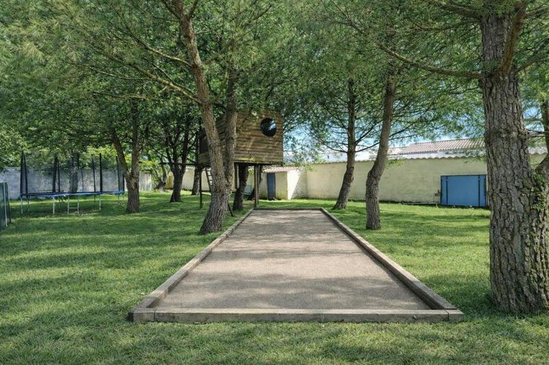 Maison - 520 m² - 14 pièces