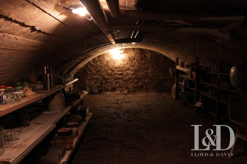 Maison - 243 m² - 7 pièces