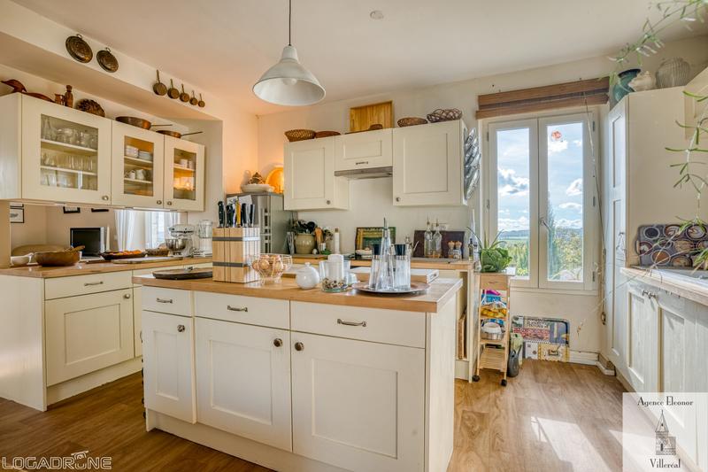 Maison traditionnelle - 195 m² - 7 pièces