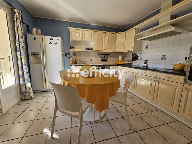 Maison - 208 m² - 11 pièces