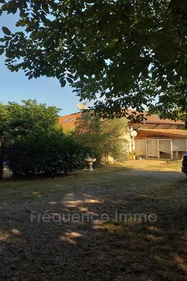 Maison - 290 m² - 8 pièces