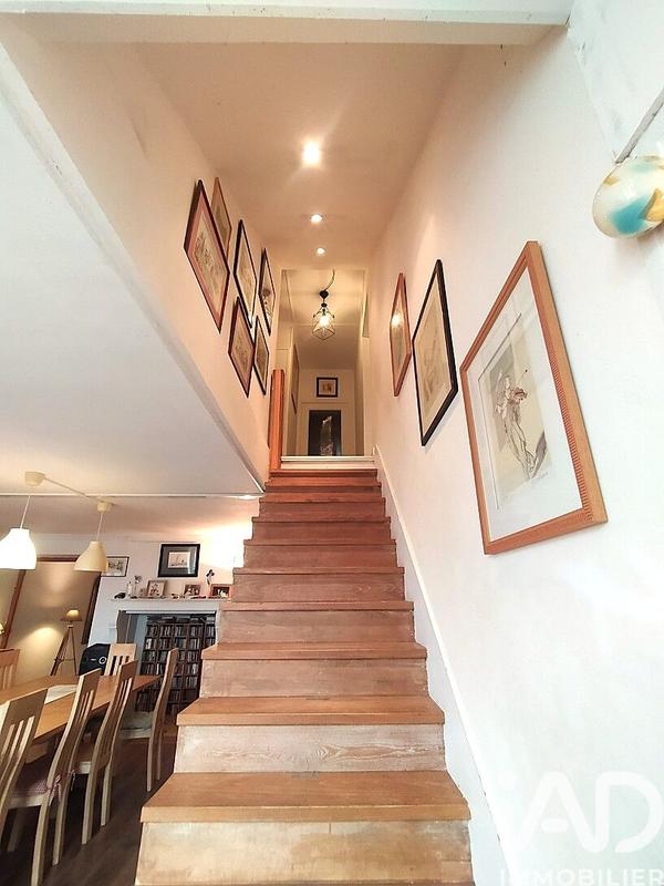 Maison - 250 m² - 6 pièces