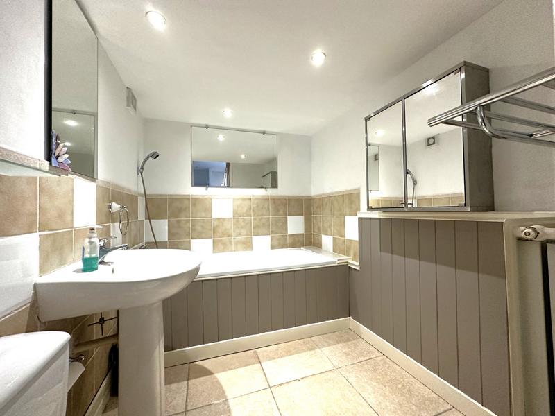 Maison traditionnelle - 311 m² - 13 pièces