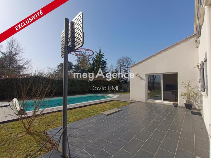 Maison traditionnelle - 147 m² - 6 pièces