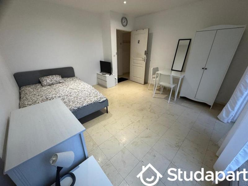 Chambre - 9 m² - 1 pièce