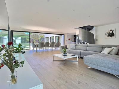 Maison - 200 m² - 7 pièces