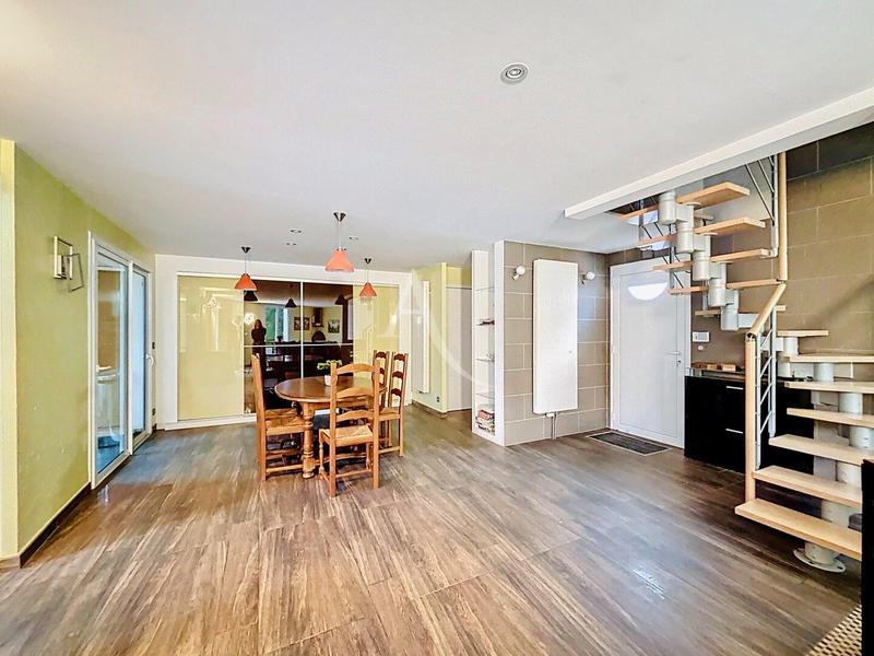 Maison - 214 m² - 6 pièces