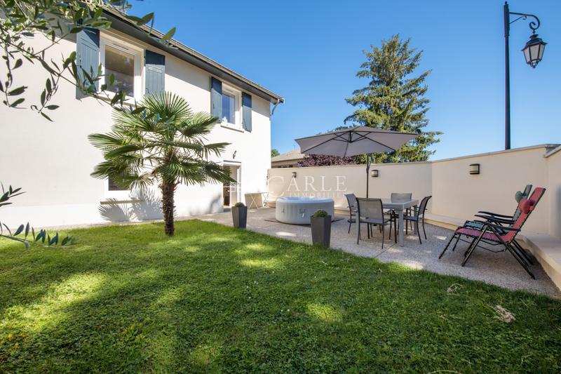 Maison - 201 m² - 7 pièces