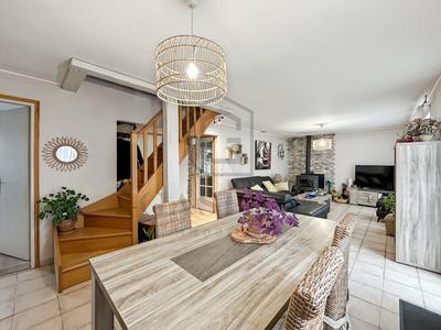 Maison - 95 m² - 5 pièces