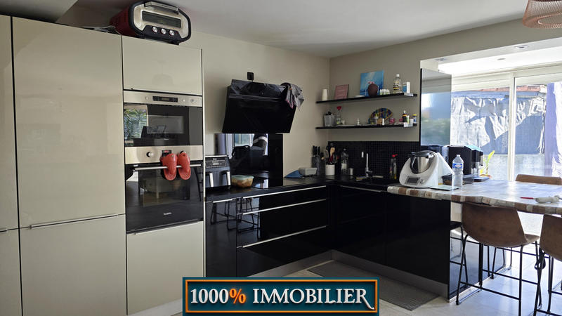 Maison - 230 m² - 9 pièces