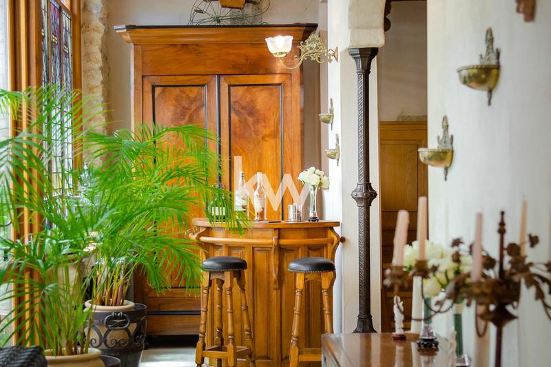 Maison - 360 m² - 8 pièces