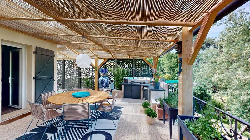 Maison - 213 m² - 8 pièces