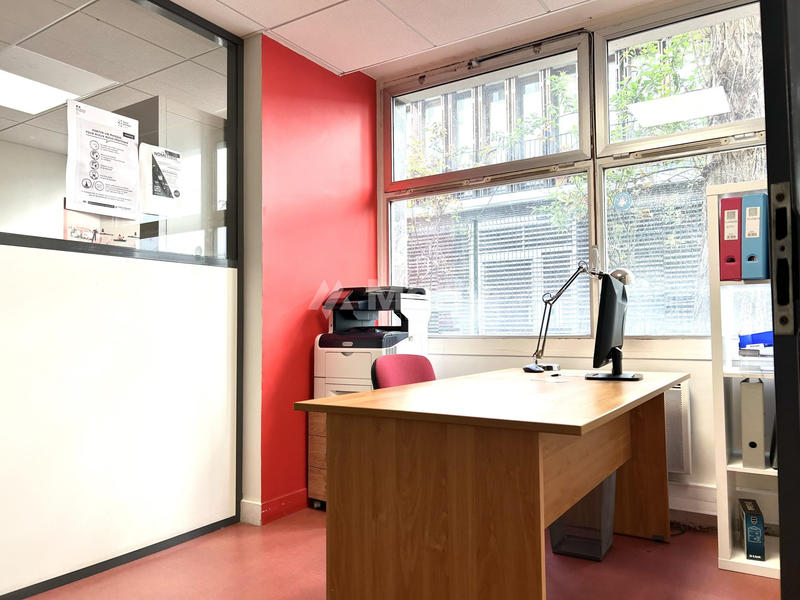 Bureau - 87 m² - 6 pièces